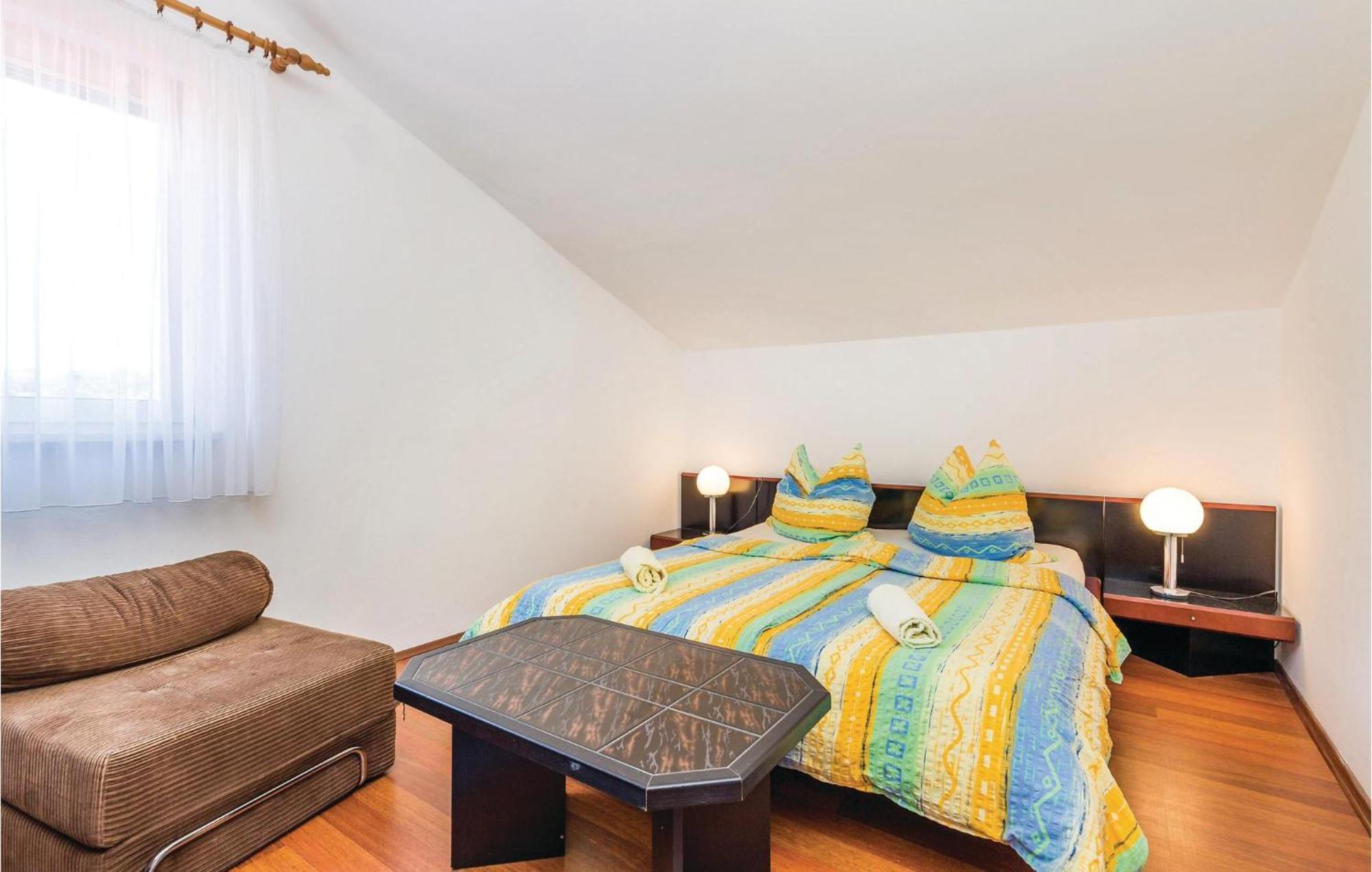 Lovely Apartment In Kampor With Kitchen Esterno foto