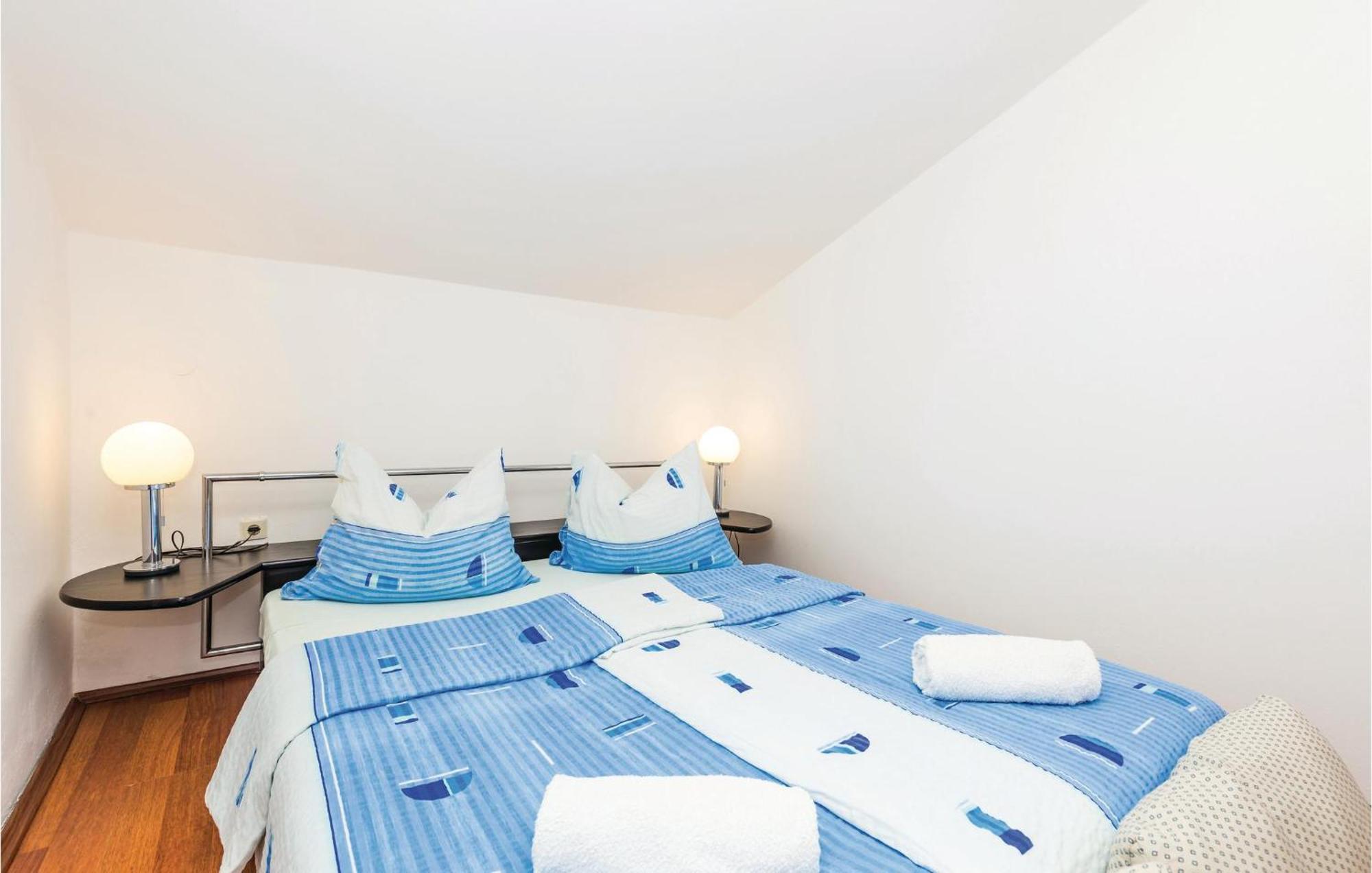 Lovely Apartment In Kampor With Kitchen Esterno foto