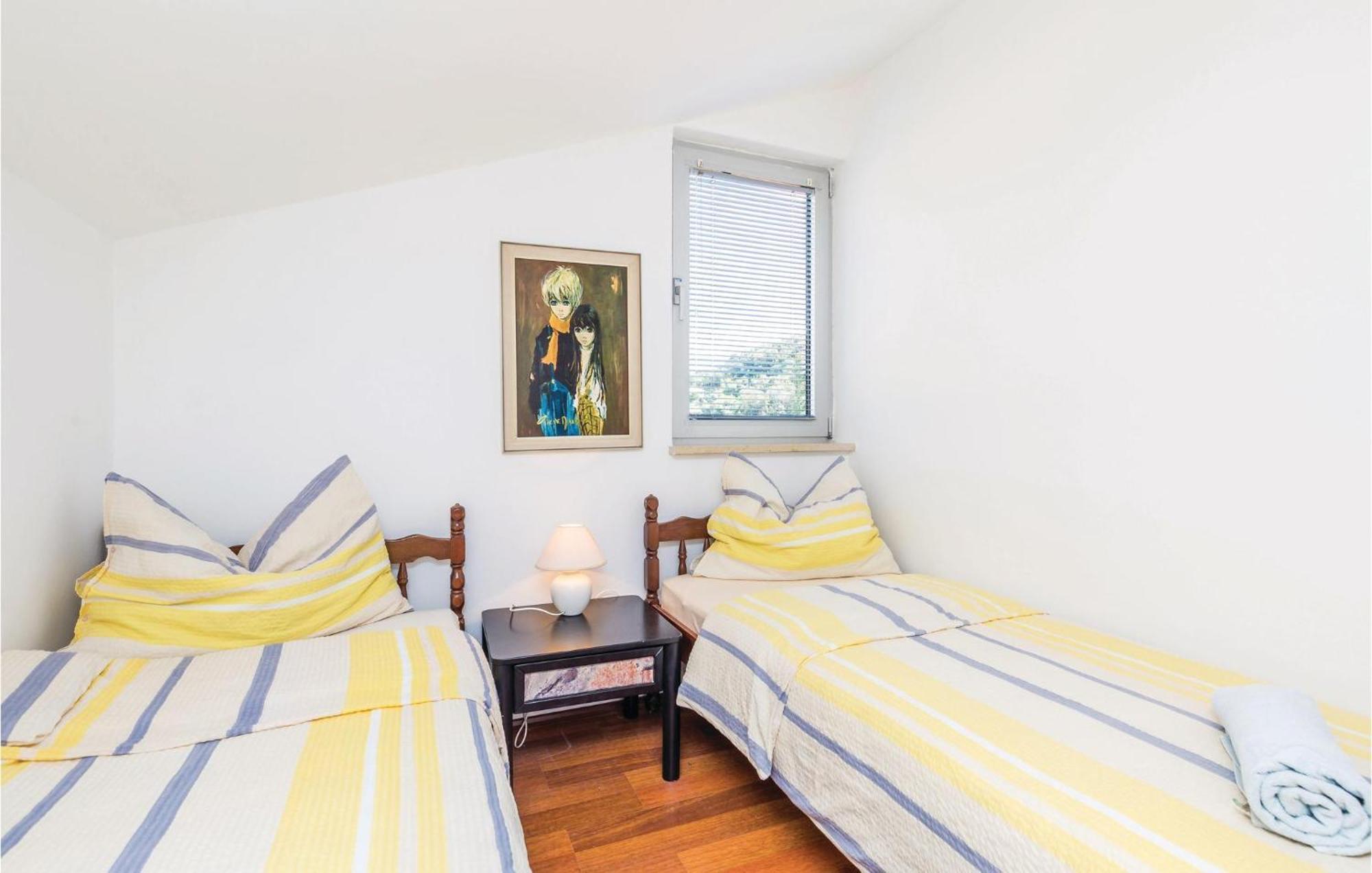 Lovely Apartment In Kampor With Kitchen Esterno foto