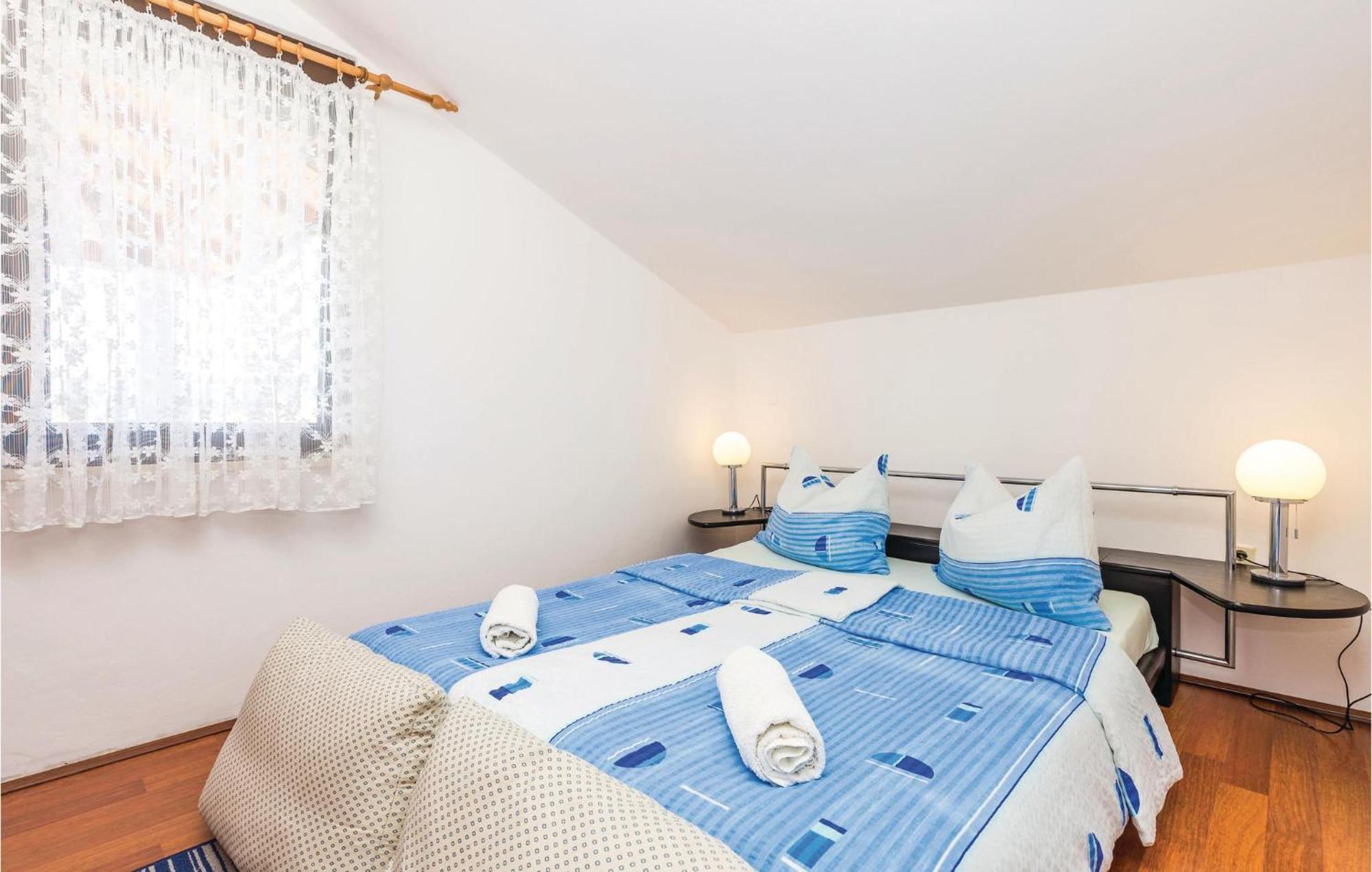 Lovely Apartment In Kampor With Kitchen Esterno foto