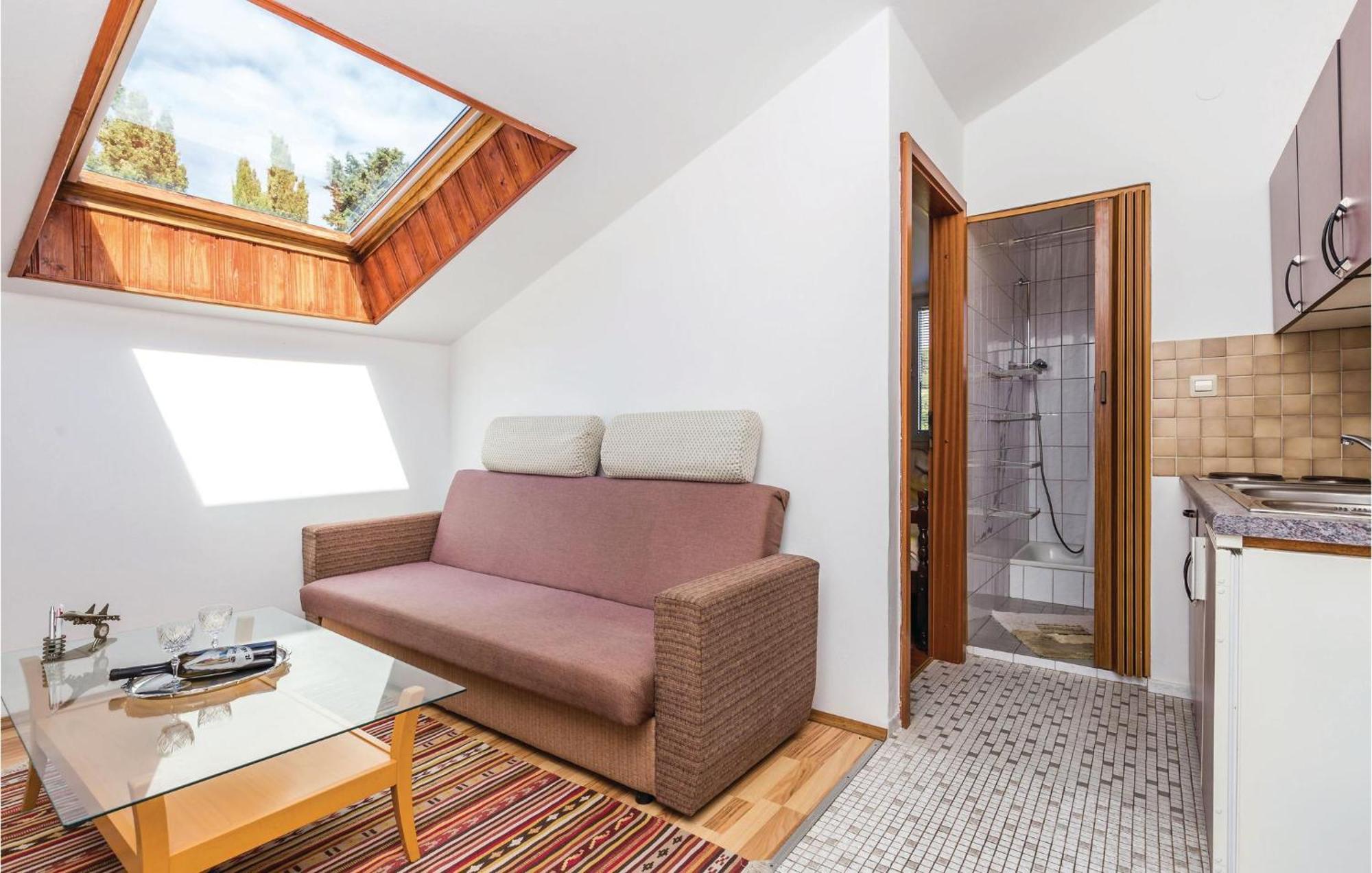 Lovely Apartment In Kampor With Kitchen Esterno foto