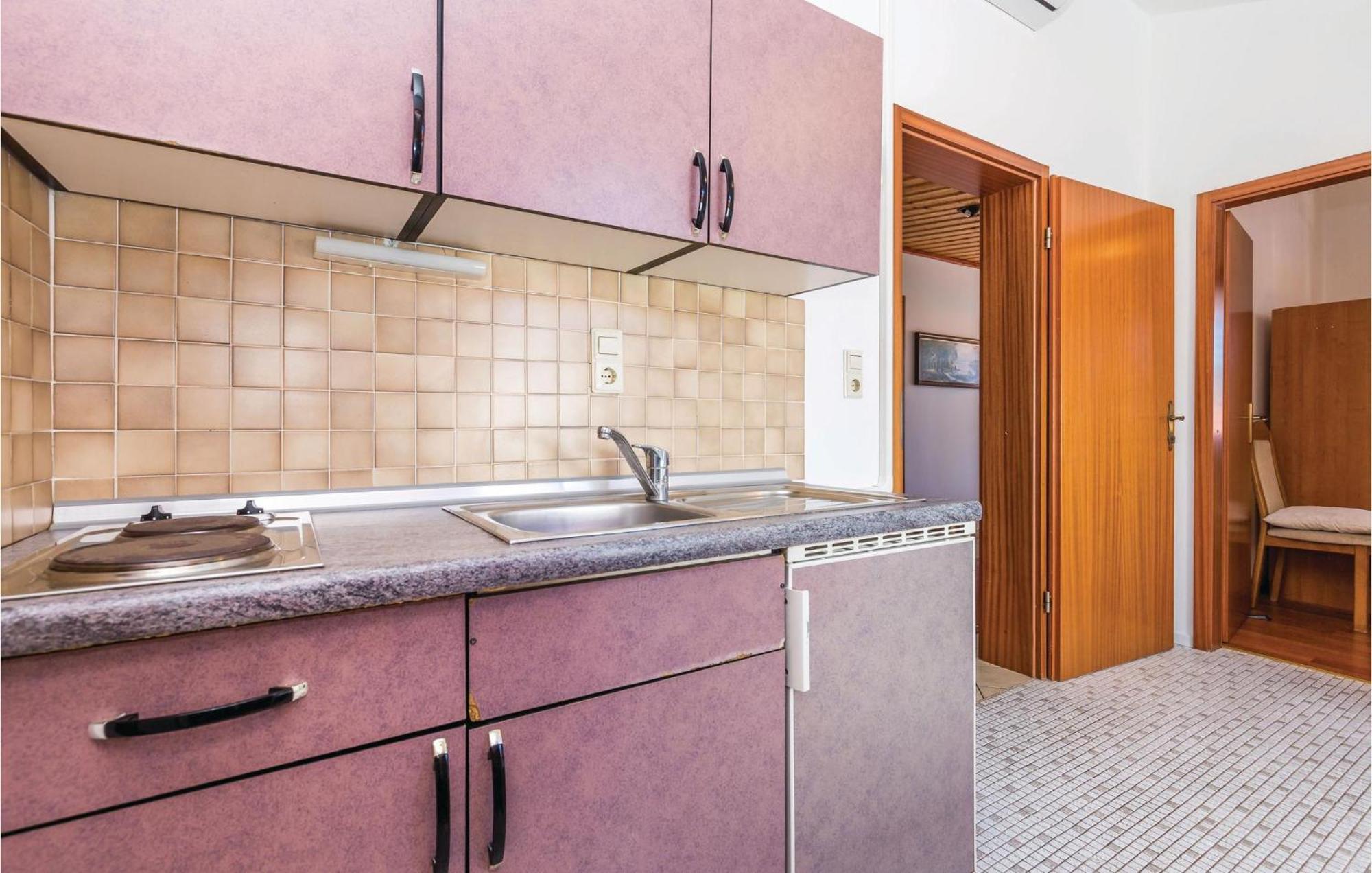 Lovely Apartment In Kampor With Kitchen Esterno foto