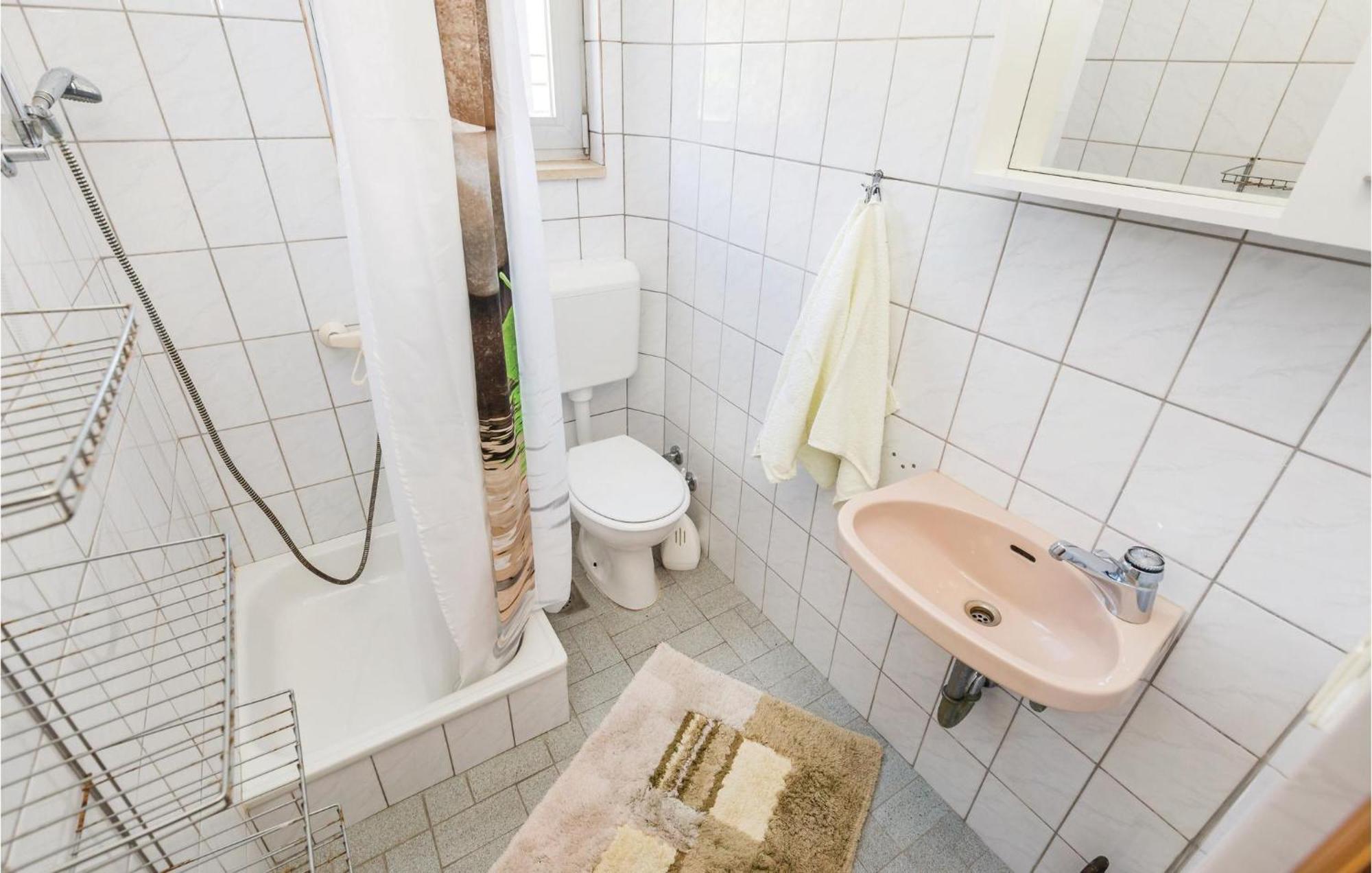 Lovely Apartment In Kampor With Kitchen Esterno foto